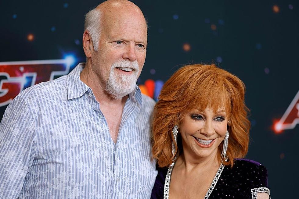 Who is Reba McEntire Dating